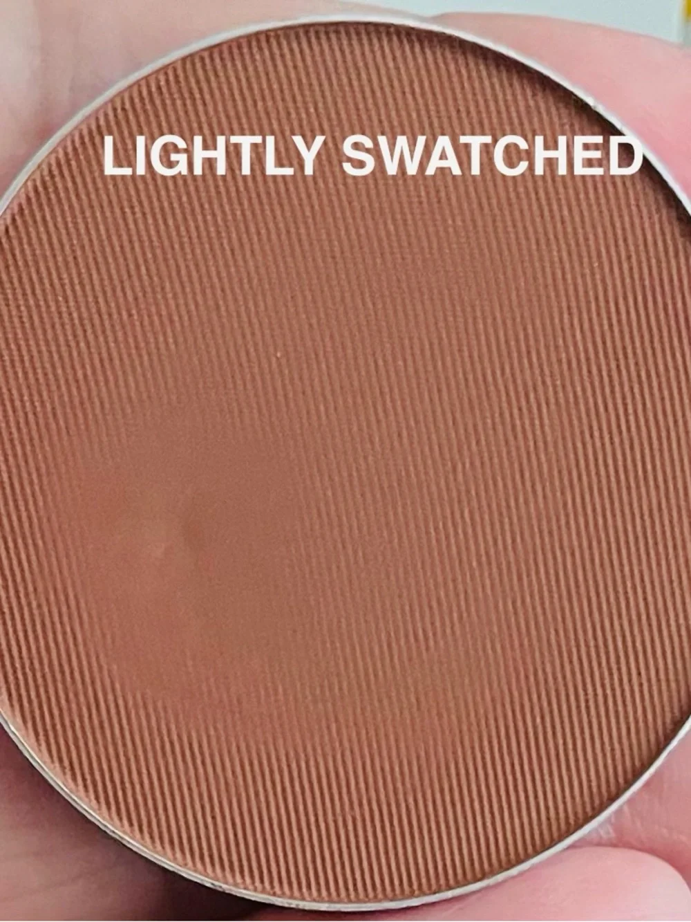 🔥 NEW MAC Swiss Chocolate Pro Blush refill. *Lightly Swatch.